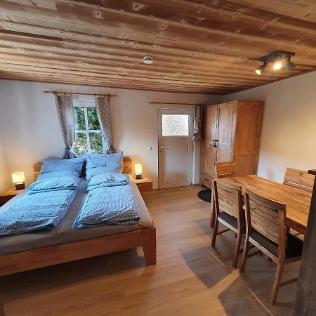 Alte Backstube - Ferienwohnung Huettenstube Und Ferienzimmer Auszeit Erkenbrechtsweiler 외부 사진