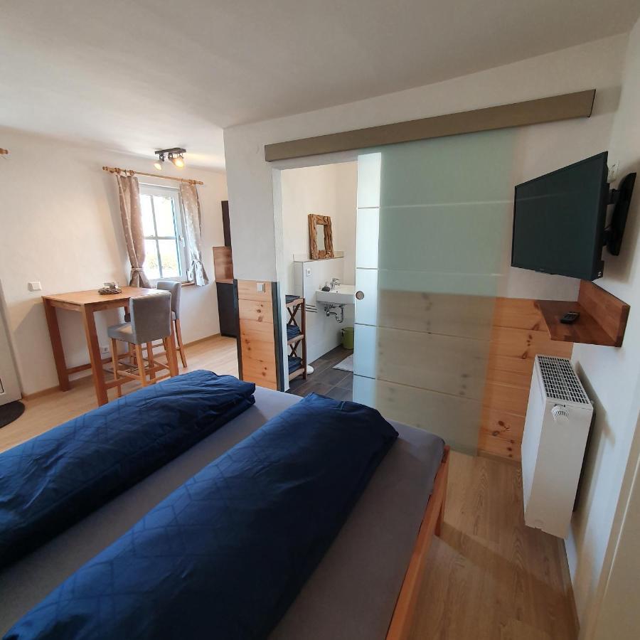 Alte Backstube - Ferienwohnung Huettenstube Und Ferienzimmer Auszeit Erkenbrechtsweiler 외부 사진