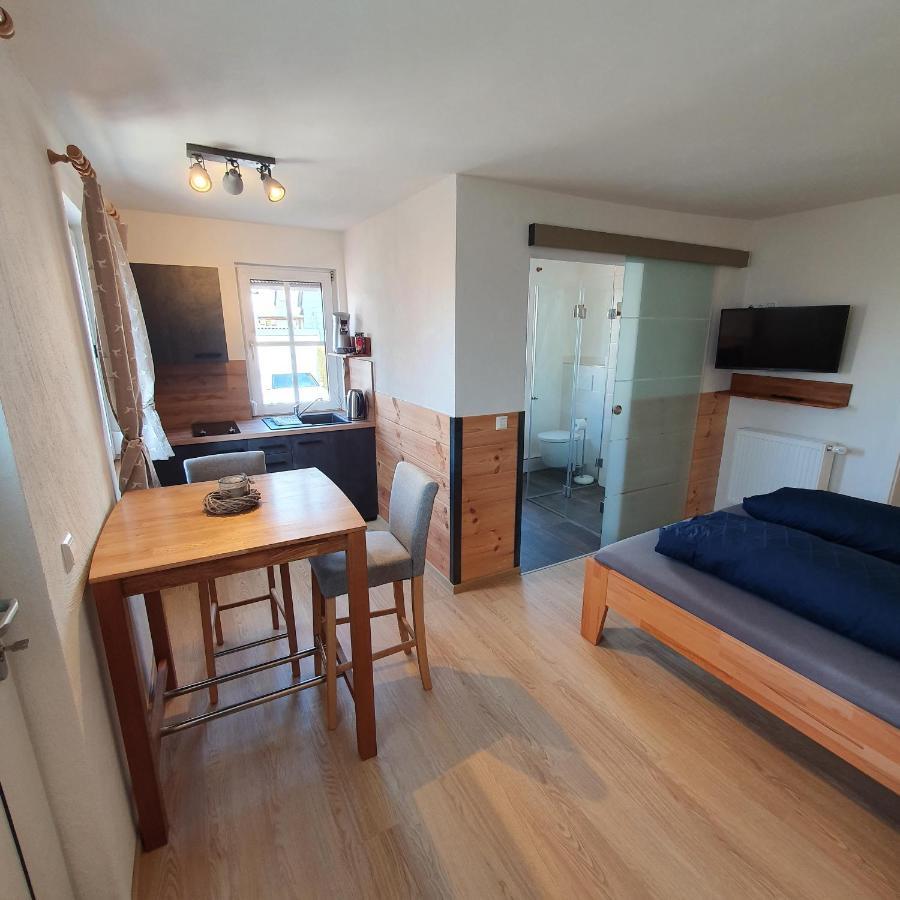 Alte Backstube - Ferienwohnung Huettenstube Und Ferienzimmer Auszeit Erkenbrechtsweiler 외부 사진